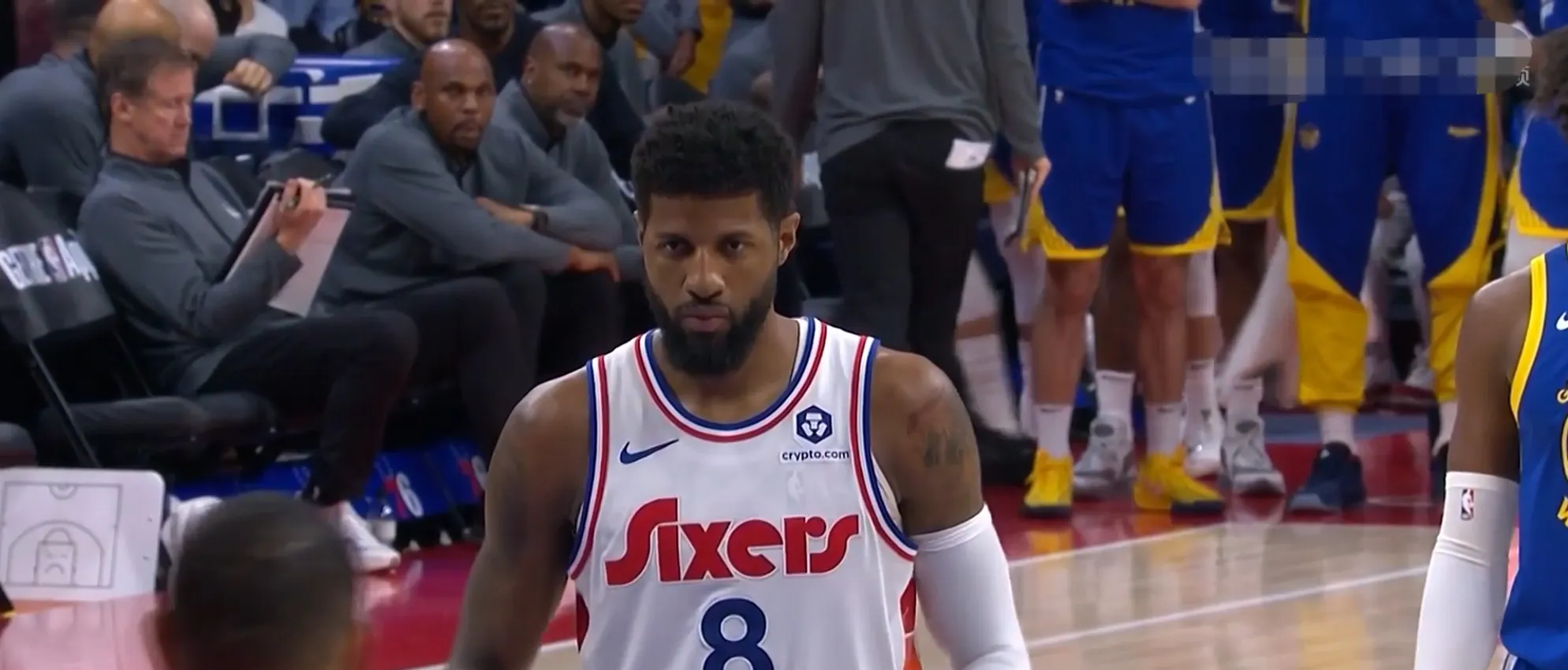 关于中国男篮险胜勇士B队，乔治关键制胜的信息